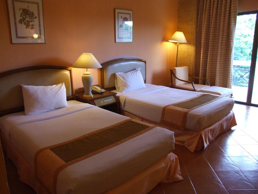 Pavilion Rim Kwai Resort Kanchanaburi Extérieur photo