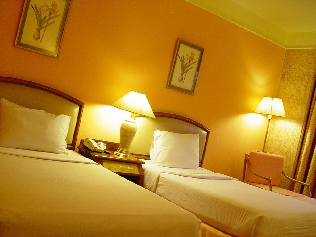 Pavilion Rim Kwai Resort Kanchanaburi Extérieur photo